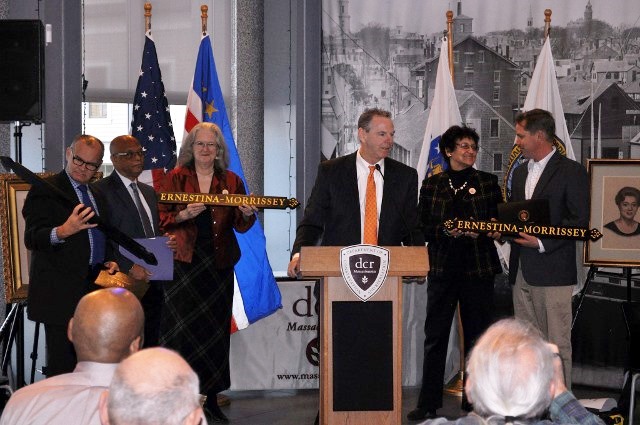 Bob Hildreth, Julius Britto, Mary Anne McQuillan, Jack Murray, Laura Pires-Hester, Andy Tyska credit Tom Grace (640x425) Commissioner Jack Murray presents replicas of the new quarterboard fashioned from the ships old foremast to Bob Hildreth (l) and Julius Britto and Mary Anne McQuillan (SEMA) while Schooner Ernestina Commission Chair Laura Pires-Hester presents to Andy Tiska representing Gerry Lenfest.