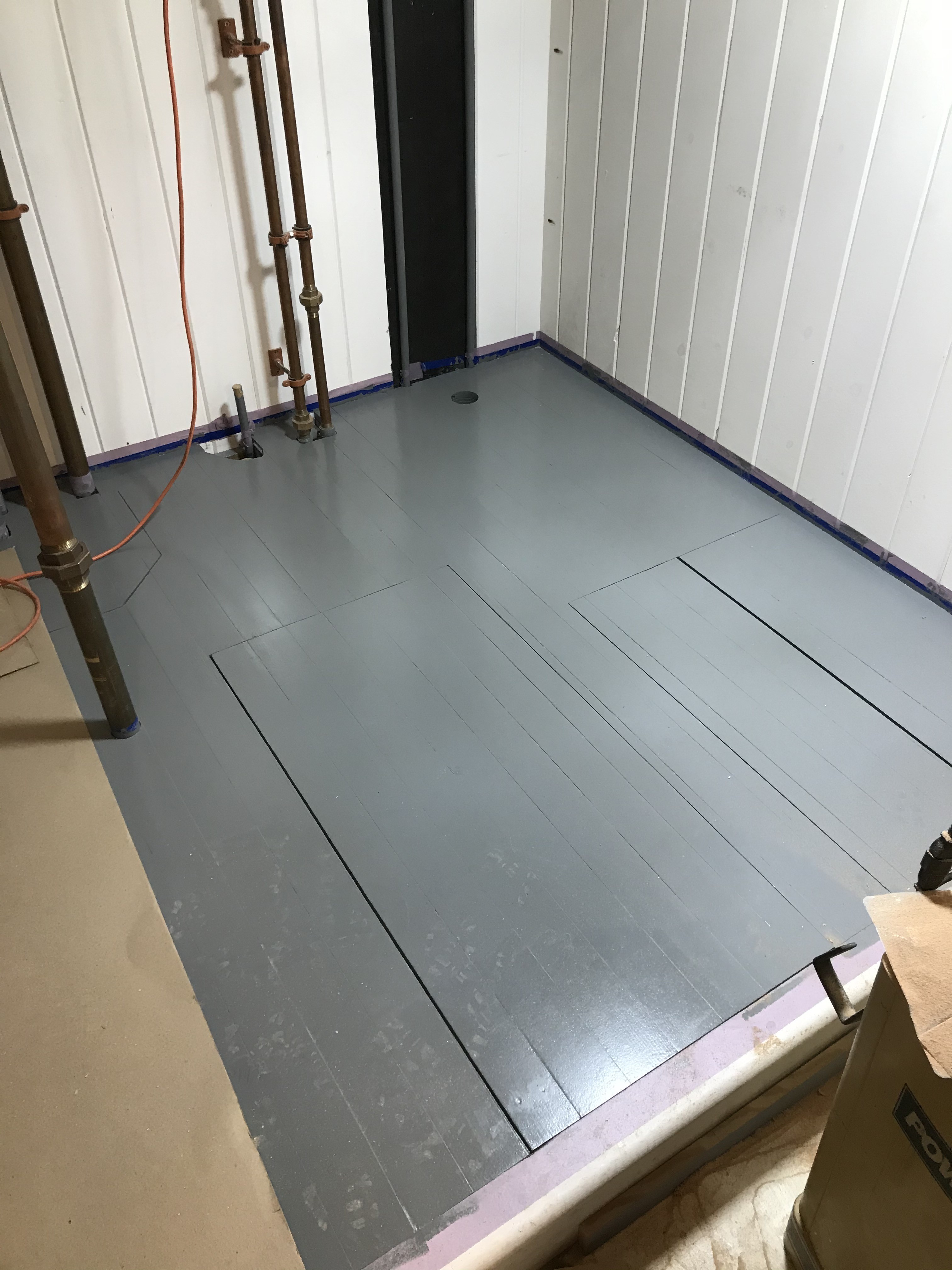 Finished floor Throughout the ship we are seeing the signs of a livable interior space. This image shows the completed floor in what will be the head compartment of the main cabin. The finish is in primer, final coats will happen later once much of the traffic through this space has slowed.